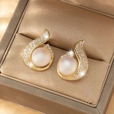 Pearl Ear Stud with Brilliant Zirconia Wedding Ceremony Jewelry 
  Material: Brass, Cubic Zirconia, Imitation Pearl WEIGHT: About 4.7g PACKAGE CONTENT: 1 pair of earrings, opp bag Stud Female, Bridal Earrings Drop, Engagement Ceremony, Writing Gifts, Ear Stud, Pearl Types, Engagement Jewelry, Pearl Stud Earrings, Pearl Studs