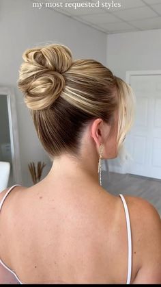 Hairstyles High Bun Wedding Hair Elegant Updo, Wedding Hair From Front View, High Wedding Updo, Upswept Hairstyles, Stylish Bun, Chic Bun, Bridal Hair Down, High Bun Hairstyles