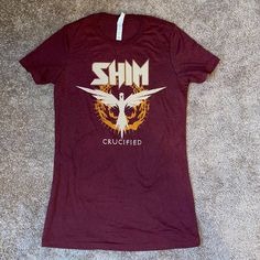 Brand New Shim Concert T-Shirt. Size Large. Color Maroon. Sizing Seems Subjective On Women’s Clothing. Please See Measuring Tape To Verify The Size Will Fit You. Have Multiple T-Shirts. Red Band Logo T-shirt, Red Fitted Grunge T-shirt, Red Cotton Band Merch Top, Fitted Band Merch T-shirt With Logo, Red T-shirt With Band Logo For Fans, Red Short Sleeve Band Merch Top, Cotton Tri-blend Tops With Band Logo, Fitted Band Logo T-shirt, Fitted Cotton Tops With Band Logo