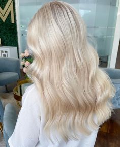 Butter Platinum Blonde, Champagne Blonde Hair Color, Old Money Blonde Hair, Summer 2023 Hair, Vanilla Blonde Hair, Beach Blonde Hair Color, Butter Blonde Hair, Mocha Color Hair, Champagne Blonde Hair