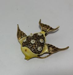 "Art Signed Enamel Angel Fish Pin/Brooch Yellow Angel Fish With White Flowers/Vintage Designer Costume Jewelry Art Company Vintage Yellow and Gold Angel Fish with white flowers. Back of pin is signed ART. 2 1/4\" wide x 2\" long Excellent Used Condition. Thank you for looking! Please contact us if you have any questions or concerns. We are happy to combine shipping on multiple item purchases. Check out our Etsy Shop for more vintage and eclectic items. Tanya and David PE" Vintage Fish-shaped Collectible Jewelry, Vintage Collectible Fish-shaped Jewelry, White Vintage Brooch Lapel Pin, White Vintage Collectible Brooch, Costume Jewelry Art, Fish Brooch, Designer Costume Jewelry, Yellow Paint, Gold Angel