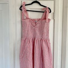 Nwt Pink Sweetheart Neckline Cotton Dress. Adorable Bow Tie Straps Size 20 Cute Plaid Dress For Brunch, Summer Plaid Dress With Tie Straps, Plaid Summer Dress With Tie Straps, Spring Gingham Fitted Sundress, Picnic Gingham Sundress With Ruffles, Casual Gingham Sundress With Ruffles, Fitted Gingham Sundress For Spring, Cute Gingham Dresses For Day Out, White Plaid Dress For Spring Picnic