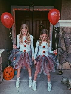 Pennywise Halloween Costume, Spooky Craft, Halloween Costumes Women Scary, Scary Clown Costume, Strašidelný Halloween, Spooky Diy, Clown Halloween Costumes, Halloween Infantil, Cute Group Halloween Costumes