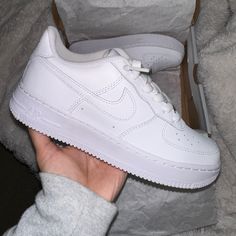 Brand New Never Worn Not Creased, Send Offers White Nikes Shoes, Cute White Shoes For Women, Air Nike Shoes Women, Cute Shoes For School Nike, Nike Shoes Women White, Air Forces Aesthetic, Girl Shoes Aesthetic, Middle School Shoes, Shoes Nike Aesthetic