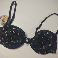 Nwt Vtg Y2k 2000s Peeping Tom Celestial Black Velvet Witchy Bra 36b Brand: Peeping Tom Size: 36b Color: Black, Silver Underwire Bra With No Padding. Clasp Back And Adjustable Straps. Very Cool Item. Good Used Condition. Some Spots Of Wear In Pit Area. *Stock Photos Are Used For Fit Purpose Only* Open To Bundles And Offers. Roxie Hart, Peeping Tom, Festival Essentials, Cute Bras, Bras And Panties, Y2k 2000s, Cool Items, Underwire Bra, American Vintage