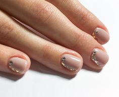 Classic Jacquard nude Bio Sculpture Gel manicure with Swarovski crystals and gold shattered glass. By Cherrie Snow Shattered Glass Nails, Posh Nails, Couture Nails, Short Gel Nails, Glass Nails, Nails Polish