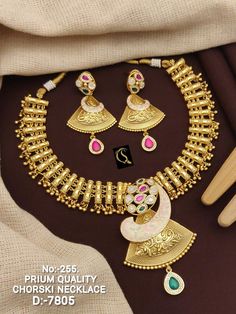 Description :- Antique Gold Necklace/South Indian Jewelry/Temple Jewelry/Wedding necklace/Bridesmaid Necklace/Indian necklace/Gift for her Gift yourself a royal look with this perfectly crafted kundan necklace set from Manalisstudio. Crafted with high quality kundan stones and pearls, it is impressive in design. The green enamel artwork adds perfect texture to the design. Perfect for weddings and festivities, this antique necklace set should be put on with your favorite sari or lehenga. 100% Sat Antique Gold Necklace, Temple Jewelry, Necklace Indian, South Indian Jewelry, Indian Necklace, Kundan Necklace, Kundan Necklaces, Antique Necklace, Bridesmaid Necklace