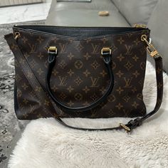 Perfect Condition Only Used Few Times. Beautiful Handbag!!! Basically Brand New Bought In San Diego, Ca Louis Vuitton Store. Authentic Handbag. Receipt Show Proof Louis Vuitton Pallas, Noir Color, Louis Vuitton Store, Beautiful Handbags, Louis Vuitton Bags, Louis Vuitton Bag, San Diego, Black And Brown, Limited Edition