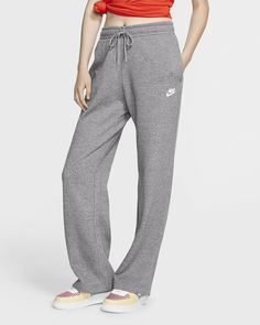 Nike Women's Club Fleece Sweatpants Pants Size 3XL (Gray) 836124 -063 Condition is "New with tags". Shipped with USPS Priority Mail. D2 ULTRA-SOFT AND MADE FOR MOVEMENT Women’s Nike Training Pant delivers the soft comfort of French terry fabric in a relaxed silhouette It’s a versatile pant for the gym, practice or for everyday wear French terry fabric offers lightweight warmth and a soft feel Ribbed elastic waistband with drawcord offers an adjustable fit Side pockets offer small-item storage Si Nike Sportswear Club Fleece, Nike Sportswear Women, White Nike Shoes, Nike Sweatpants, Fashionista Clothes, Fleece Sweatpants, Nike Womens, Fleece Pants, Womens Fleece