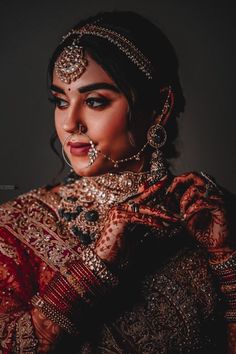 Photo Pose For Bride, Indian Wedding Shoot Poses, Bride Making Photography, Bridal Solo Photoshoot, Poses For Bridal Photoshoot, Indian Bride Poses Portraits, Indian Bridal Photo Poses, Wedding Bridal Photoshoot, Bridal Photoshoot Poses Indian