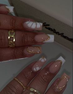 Trendy Nails Black Women, Nail Ideas For A Wedding Guest, Short Nails White And Gold, Mail Sets Acrylic, Deep Nails Designs, Manicure Inspo For Short Nails, Tapered Square Vs Square Nails, Nursing School Graduation Nails, Birthday Nail Inspo Short