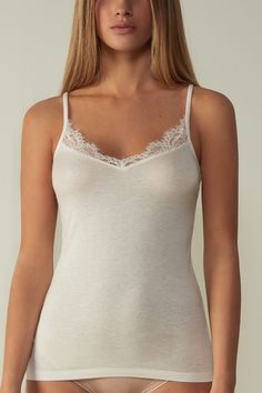 Modal Ultralight Cashmere Blend Top with Lace for sale on Official Intimissimi online shop. Discover all the latest products and buy them on the Intimissimi online shop. Elegant V-neck Camisole With Lace Trim, Feminine Seamless V-neck Camisole, Elegant Camisole Top With Built-in Bra, Elegant V-neck Tank Top With Lace Trim, Elegant White Tank Top With Built-in Bra, Fitted Modal Camisole For Layering, Elegant White Lace Top With Built-in Bra, Sleeveless Modal Camisole For Daywear, Elegant Lace Camisole For Summer