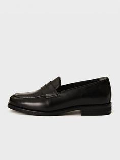 Best Black Penny Loafers S Korea, Office Worker, Dress Loafers, Long Hours, City Streets, Comfortable Dress, Penny Loafers, Shanghai, Cowhide Leather