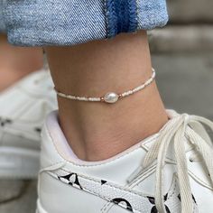 FILIGREE ANKLET: Perfect for sunny days at the beach! Elegant design, simple and timeless. ⭐️ 22 cm length + 3 cm adjustment chain ⭐️ 18K rose gold plated 925 silver beads ⭐️ Rocailles beads in white and light pink (2 and 3 mm) ⭐️ Nickel free ⭐️ Spring ring clasp ⭐️ Lovingly handcrafted Please feel free to contact us at any time if you have a question. Discover more: https://www.etsy.com/shop/madebyevia Let's be friends on Instagram: @madebyevia Thank you for your visit! Trendy Handmade Anklets For Spring, Handmade Trendy Anklets For Spring, Trendy Anklets For Spring Season Gift, Trendy Spring Gift Anklet, Trendy Adjustable Anklets For Summer, Trendy Spring Anklets Perfect For Gifts, Adjustable Dainty Anklet For The Beach, Adjustable White Anklets For Spring, Adjustable Anklets For Spring Gift