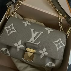 Length: 9.5 In Height: 5 In Width: 3.5 In Drop: 8 In Drop: 21 In Color: Dove (Limited) Comes With: Box, Dust Bag, Leather Strap, Chain Strap, Barely Used. Excellent Condition. Plastic On The Hardware Still Intact Can Offer Via P Or Vnmo Luxury Luggage Sets Louis Vuitton, Luxury Luggage Sets, Hobby Room Design, Louis Vuitton Purses, Purse Louis Vuitton, Luxury Luggage, Expensive Bag, Louis Vuitton Favorite, Luxury Bags Collection