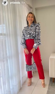 Barbie Inspired Office Outfits, Zebra Print Clothes, Zebra Print Shirt, Informal Attire, Simple Style Outfits, Color Blocking Outfits, Animal Print Outfits