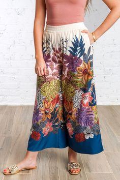 Printed-wide-leg-pants-1 Pants Large, Cropped Flares, Botanical Print, New Arrival Dress, Deep Green, Botanical Prints, Effortless Style, Casual Style, Elastic