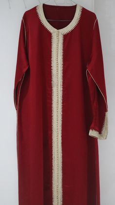 large Moroccan caftan in burgundy color * size suitable for XXL *shoulder size: 12cm * waist / chest: 68 cm * length of the caftan: 1.60 cm * free slippers (you must inform me of the size number when ordering) Elegant Red Long Sleeve Abaya, Elegant Long Sleeve Red Abaya, Red Long Thobe For Eid, Long Red Kaftan For Eid, Elegant Red Tunic Dress, Traditional Brown Formal Dress, Red Fitted Kaftan For Eid, Fitted Red Kaftan For Eid, Festive Fitted Red Kaftan