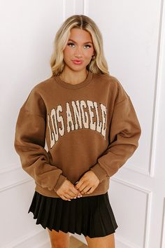 - Be proud of your city in this trendy sweatshirt! - Unlined warm material with cream colored sherpa 'LOS ANGELES' lettering - A crew cut neckline - Long, loose sleeves with fitted ribbed cuffs - A slouched silhouette that ends in a straight hemline with a ribbed texture Loose Sleeves, Crew Cut, Crew Cuts, Embroidered Sweatshirt, Ribbed Texture, Embroidered Sweatshirts, Be Proud, Cream Color, Angeles