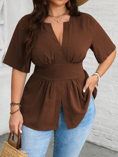 Marrón  Collar manga corta Tela tricotada Liso Top Embellished No-Elástico Casual Tops Plus Size, Big Chested Outfits For Women, Plus Size Summer Casual, Batwing Sleeve Blouse, Corporate Wear, Boho Style Outfits, Plain Tops, Plus Size Summer, Elegant Dresses Long