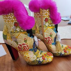 *Rare* Never Wore/New Amazing Louboutin May Wong Boot With Gold Brocade, Real Fur And Dyed Rabbit. Size 8.5 Uk 39 Style# 3170816 Runs Small Ranch Boots, Lady Photo, Tan Ankle Boots, Zara Boots, Green Boots, Steve Madden Boots, Gold Brocade, Western Booties, Block Heel Ankle Boots