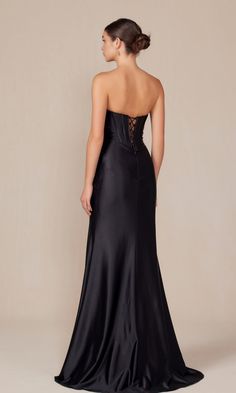 Sleek and sultry, this strapless sweetheart long prom dress T1500 is as figure flattering as it is sexy. With a corset-style bodice, this strapless long formal dress has thin bands that lace up over the open back for the best fit at prom, galas, and other black-tie events. In misses and some plus sizes, this strapless evening gown has a criss-cross sweetheart neckline and a sheer front cut-out, while the hip-hugging long skirt flows to a dramatic floor length. As sensational as it is flirty, thi Corset Dress Formal, Satin Sheath Dress, Long Corset, Corset Prom Dress, Strapless Evening Gowns, Figure Flattering Dresses, Corset Dress Prom, Full Length Gowns, Prom Designs