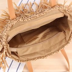 This Woven Paper Beach Bag is a very suitable accessory for beach days. Not only is it fashionable, but it is also very easy to combine. Let you be more attractive and charming. Woven Beach Bags, Round Straw Bag, Straw Weaving, Dress Purse, Wicker Bags, Straw Handbags, Rattan Bag, Oversized Tote, Round Bag