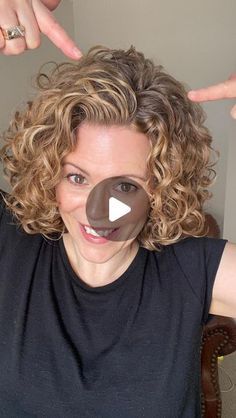 Part 1 - How to build root volume while diffusing   I use a pick to SLIGHTLY & GENTLY lift the roots making sure not to stretch out any c... | Instagram Short Permed Hair Before And After, Curly Permed Hair, Pelo Bob Ondulado, Bob Riccio, Short Layered Curly Hair, Root Volume, Blonde Foils, Curly Hair Up, Short Permed Hair