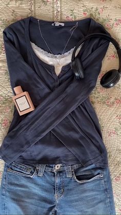 Henley Top Outfit Aesthetic, Fall Downtown Outfits, Elena Gilbert Outfits Aesthetic, Henley Top Outfit, Twilight Outfits, Downtown Outfits, Top Outfit, Downtown Girl, Elena Gilbert