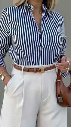 Blue Striped Shirt Outfit Women, White Striped Shirt Outfit, Outfits With Striped Shirts, Classy Business Outfits, Old Money Outfits, Casual Chic Outfits, Chique Outfits, Business Outfits Women