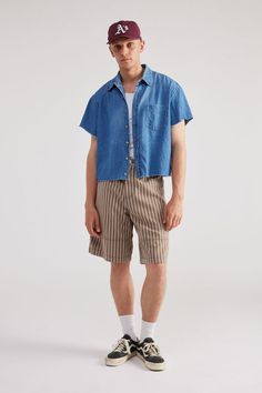 Urban Renewal Remade Cropped Chambray Button-Down Shirt Cropped Shirt Men, Denim Button Up Shirt Outfit, Cropped Shirt Outfit, Shirt Outfit Men, Spring City, Clothing Trends, Denim T Shirt, Vacation Outfit, Urban Renewal