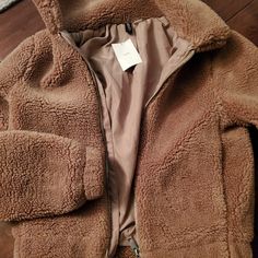 H & M Divided Sherpa Tan Color Zip-Up Jacket Size Extra Small New With Tags H&m Outerwear For Cold Weather In Fall, Trendy H&m Winter Outerwear, H&m Brown Long Sleeve Outerwear, H&m Outerwear For Cold Weather And Winter, H&m Fall Outerwear With Pockets, H&m Winter Outerwear For Cold Weather, H&m Long Sleeve Outerwear For Fall, H&m Long Sleeve Outerwear For Cold Weather, H&m Brown Spring Outerwear