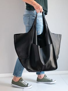 Brand Name: MR.YLLSShape: Casual ToteHandbags Type: Shoulder BagsTypes of bags: Shoulder HandbagsOrigin: CN(Origin)Main Material: PUClosure Type: OPENHardness: SOFTExterior: NONEStyle: CasualLining Material: PolyesterOccasion: VersatileGender: WOMENPattern Type: SolidNumber of Handles/Straps: SingleInterior: Cell Phone PocketDecoration: NONEItem Type: HandbagsStyle: females,feminine,woman,women,girls,lady,ladiesGender: daily, work, school, shopping, travel, party,Dating, festivalOccasion: droppi Oversized Handbags, Big Tote Bags, Casual Tote Bag, Stylish Tote Bag, Pu Leather Bag, Oversized Tote Bag, Oversized Bag, Oversized Tote, Large Leather Tote