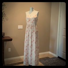 Nwt Size M Forever 21 Contemporary Maxi Dress. Beautiful Creamy Blush Pink Floral, With Small Cut Out On Back Sides. Zip Up. Forever 21 V-neck Sundress Maxi Dress, Forever 21 Maxi Dress For Day Out, Forever 21 Floral Print Maxi Dress, Forever 21 Sundress In Maxi Length, Forever 21 Flowy Floral Print Dresses, Forever 21 Sleeveless Spring Maxi Dress, Forever 21 Flowy Sundress Maxi Dress, Forever 21 Summer V-neck Maxi Dress, Forever 21 Sundress Maxi Dress For Spring