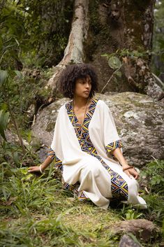 Introducing our KAFATU stunning handmade African patterned Kaftan, the perfect choice for any ceremonial or ritual occasion. This beautiful piece features vibrant, bold colours and intricate African-inspired tribal patterns naturally dyed with leaf and bark. In addition to its striking design, this kaftan is also functional and practical. The kaftan features two pockets, which provide convenient storage space for your essentials so that you can move around with ease. Made of lightweight, breatha