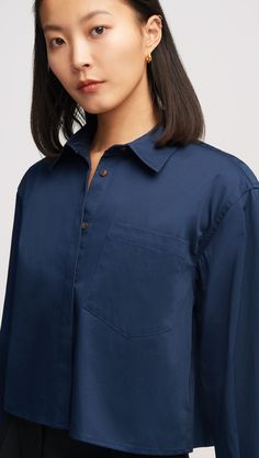 This loose fit T-shirt offers a cropped shape that doesn’t require tucking in, but is long enough to cover your stomach comfortably. A versatile, daily wardrobe staple, it works effortlessly with loose denim or tailored trousers. Made in mid-weight Italian cotton sateen for easy care and breathability. Everyday Relaxed Fit Tencel Tops, Relaxed Fit Everyday Tops Made Of Tencel, Relaxed Fit Tencel Tops For Casual Gatherings, Oversized Straight Hem Tops For Work, Oversized Tops For Workwear With Straight Hem, Oversized Tops With Straight Hem For Work, Relaxed Fit Long Sleeve Tencel Top, Long Sleeve Tencel Tops With Relaxed Fit, Everyday Blue Tencel Tops