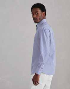 Striped basic fit shirt with button-down collar The quality of the natural yarns elevates the classic feel of this button-down collar shirt . With a smooth, compact hand, the cotton fabric is updated with a striped pattern in the season’s colors. The basic fit offers regular proportions that fall straight along the torso. Man Blazer, Blazer And T Shirt, Boutique Online, Blazer And Skirt, Basic Fits, Mens Eyewear, Eyewear Womens, Button Down Collar, Womens Fragrances