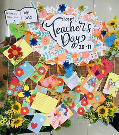 there is a sign that says happy teacher's day with flowers and cards on it