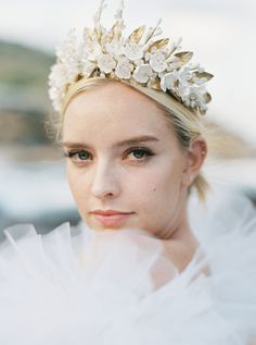 This headpiece has-been made of cold porcelain clay flowers, being each entirely shaped by hand. Flowers and leaves made of this material are lightweight, little bit flexible and shatterproof. Each flower is unique as a result of a dedicated by-hand work and therefore, the final result of the product may show slightly differences on colour and shape to the sample on the photo. In the case you may need your item before the indicated delivery time, or if you are seeking a possible personalisation, Headpiece Ideas, Floral Headband Wedding, Flower Headband Wedding, Bridal Headbands, Floral Headpiece Wedding, Bridal Flower Headband, Cold Porcelain Clay, Jasmine Bridal, Pearl Bridal Headband