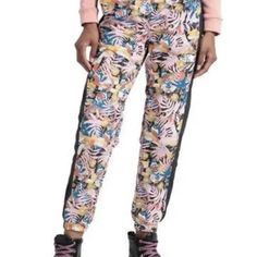 Nwt The North Face Women’s Large Hydrenaline Windfall Pants Lined Floral Print New Pink Athleisure Trousers, Casual The North Face Pants With Elastic Waistband, Multicolor Athleisure Bottoms For Spring, Casual Spring Bottoms By The North Face, Spring Bottoms With Pockets By The North Face, Casual Pink Floral Print Bottoms, Casual Pink Floral Print Pants, North Face Ski, Striped Linen Pants