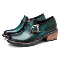 There is in them a softer leather than the glove, there is the brilliant pure copper buckle, and the sea-green of the emerald - all shining together in incredible union. Their splendor rivaled the colors of the painters. Hand-painted, the ultimate pursuit of perfect details, the color of noble and elegant emerald, shin Bohemian Flats Shoes, Leather Oxfords Women, Casual High Heels, Casual Flat Shoes, Platform High Heels, Vintage Casual, Casual Flats, Pure Copper, Handmade Shoes