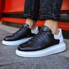 Pluto X 'Negro & Blanco' - Zapatillas bajas informales
Nuestras zapatillas bajas casuales Pluto X 'Negro y Blanco' son perfectas para el uso diario. La combinación de colores en blanco y negro es elegante y versátil, mientras que la suela blanca brinda una apariencia limpia. Están confeccionados con cuero vegano de primera calidad que es suave y cómodo, lo que los convierte en la opción perfecta para cualquier persona que quiera lucir lo mejor posible sin sacrificar la comodidad. Black White Sneakers, Black And White Sneakers, White Platform, Black 13, White Heels, Custom Sneakers, Midnight Black, Artificial Leather, Vans Old Skool Sneaker