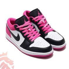 2020 Air Jordan 1 Low Se Gs 'Black Active Fuchsia' $175- I'll Take Offers Never Worn Jordan 1 Lows Pink, Air Jordan Dunk Low, Air Jordan 1 Low Pink, Jordan 1 Low Pink, Jordans Low, 1s Shoes, Nike Air Jordan Low, Παπούτσια Nike Free, Jordan 1 Lows