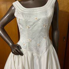 Wearable Vintage Ivory Ball Gown With Train, Excellent Condition, Cleaned, Pressed And Bustled. Waist Is 32” And Stated Size Is 16. Ball Gown With Train, Size 16 Wedding Dress, Ivory Ball Gown, Wedding Dress Color, Dresses Beautiful, Colored Wedding Dresses, Ball Gown, Ball Gowns, Size 16