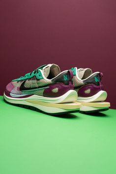 Fashion house sacai doubled down on its insanely popular Nike LDWaffle collaboration by designing this VaporWaffle with even more exaggeration to the layered features. The design combines elements of the vintage Air Pegasus ‘83 with the modern VaporFly. Air Pegasus 83, Chicken Cook, Light Blue Paints, Hype Beast, Basket Nike, Vintage Air, Stadium Goods, Avant Garde Fashion, Shoe Fits