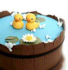 there is a cake with two rubber ducks in the water