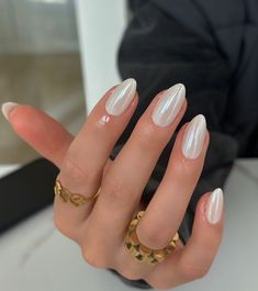 Nail Idea For Wedding Guest, Short Almond Nails, Subtle Nails, Short Almond, Simple Gel Nails, Casual Nails, Pearl Nails, Almond Nail, Nail Swag