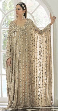 Cream Abaya, Designer Abaya, Islamic Fashion Dresses, Kaftan Designs, Gown Styles, Mode Abaya, Bridal Dress Fashion, Moroccan Dress, Boutique Dress Designs