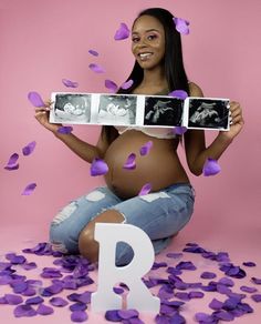 Pretty Maternity Pictures, Birthday Maternity Photoshoot, Pregnant Photo Shoot Ideas, Maturity Photoshoot Black Women, Maternity Photography Ideas Black Women Unique, Maternity Photoshoot Ideas Creative, Pink Maternity Photoshoot, Boy Maternity Shoot Black Women