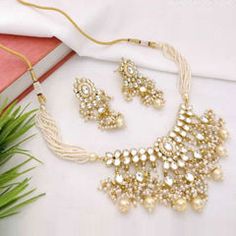 Gold Rodium Polish White and Off White color Necklace in Metal Alloy studded with Kundan Jadau Necklace, Ruby Bangles, Kundan Jewellery Bridal, Necklace With Pearl, Kundan Choker, Light Weight Jewelry, Ruby Beads, Color Necklace, Choker Necklace Set